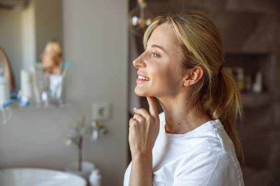 lächelnde, junge Frau